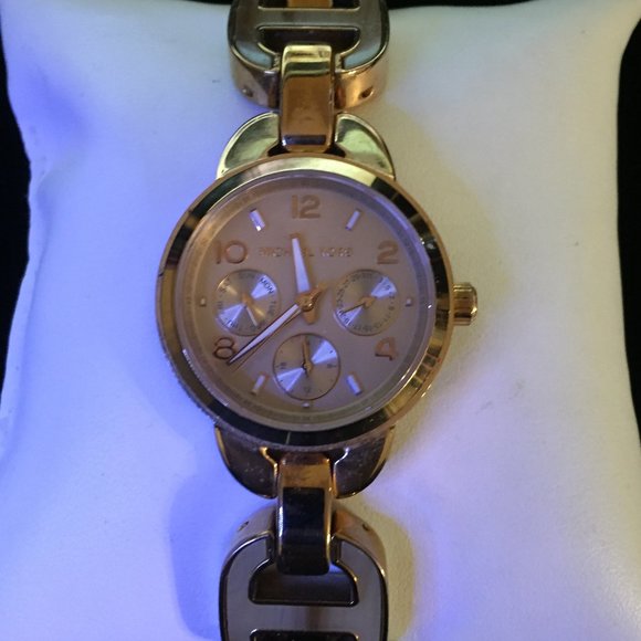 Michael Kors Runway Rose Gold-Tone Ladies Watch - Picture 1 of 4